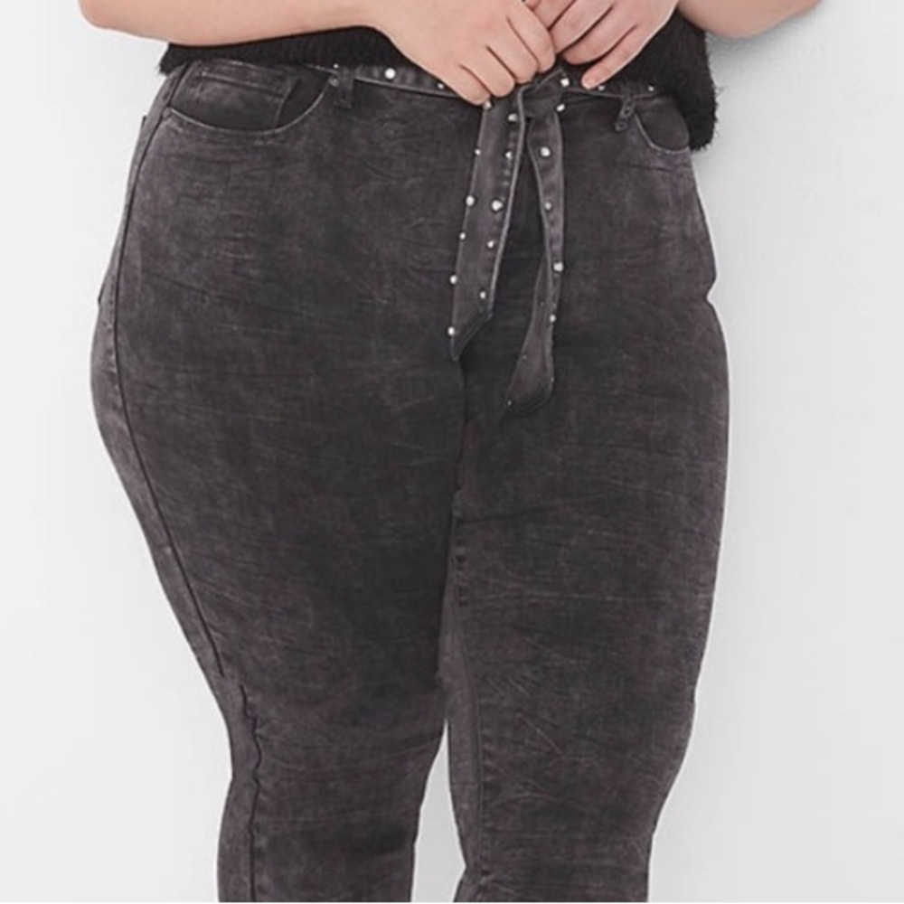 Seven7 gray wash straight jean with sparkle belt 24W